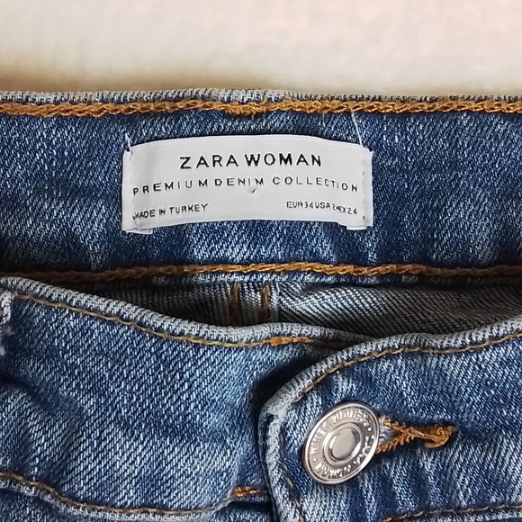 Zara Mid Rise Skinny Jeans Size 2 in Light Wash Denim w/ Distressing - Picture 12 of 13